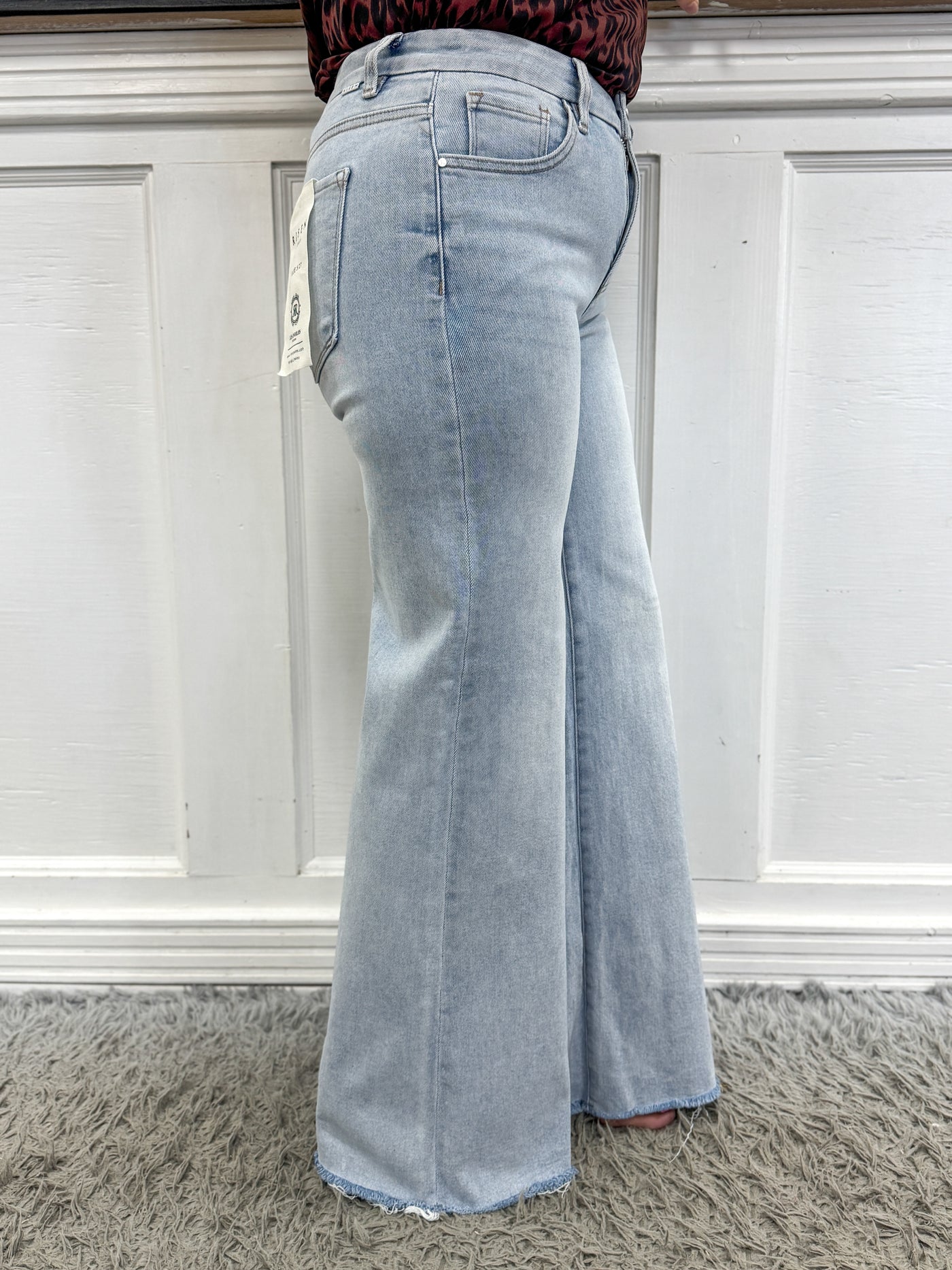 Drift Away Mid Rise Wide Jean